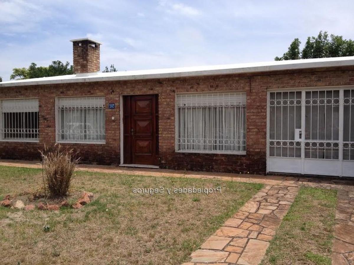 3 bedrooms House in Canelones, Uruguay No. 4065