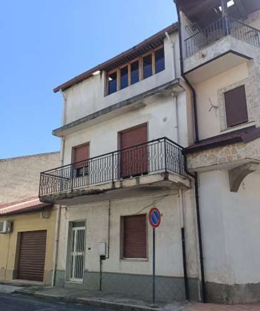 5 rooms Apartment in Gioia Tauro, Italy No. 36562