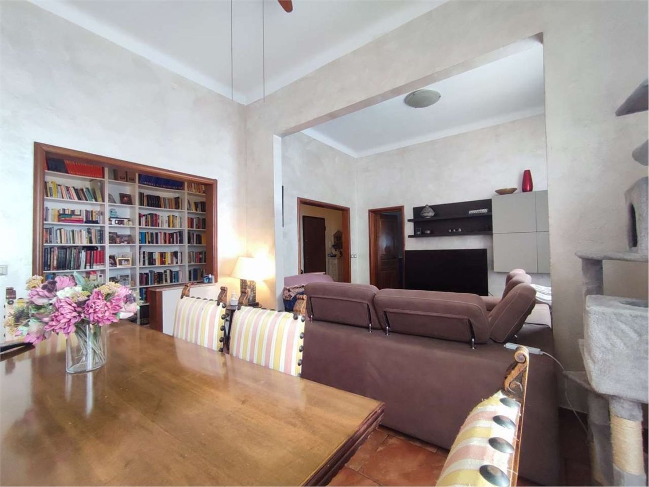 7 rooms Apartment in Livorno, Italy No. 133248