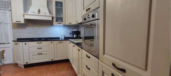 7 rooms Apartment in Livorno, Italy No. 133248 13