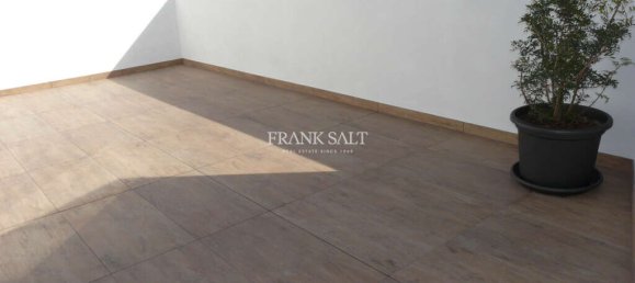 2 bedrooms Penthouse in Saint Julian's, Malta No. 8932 3