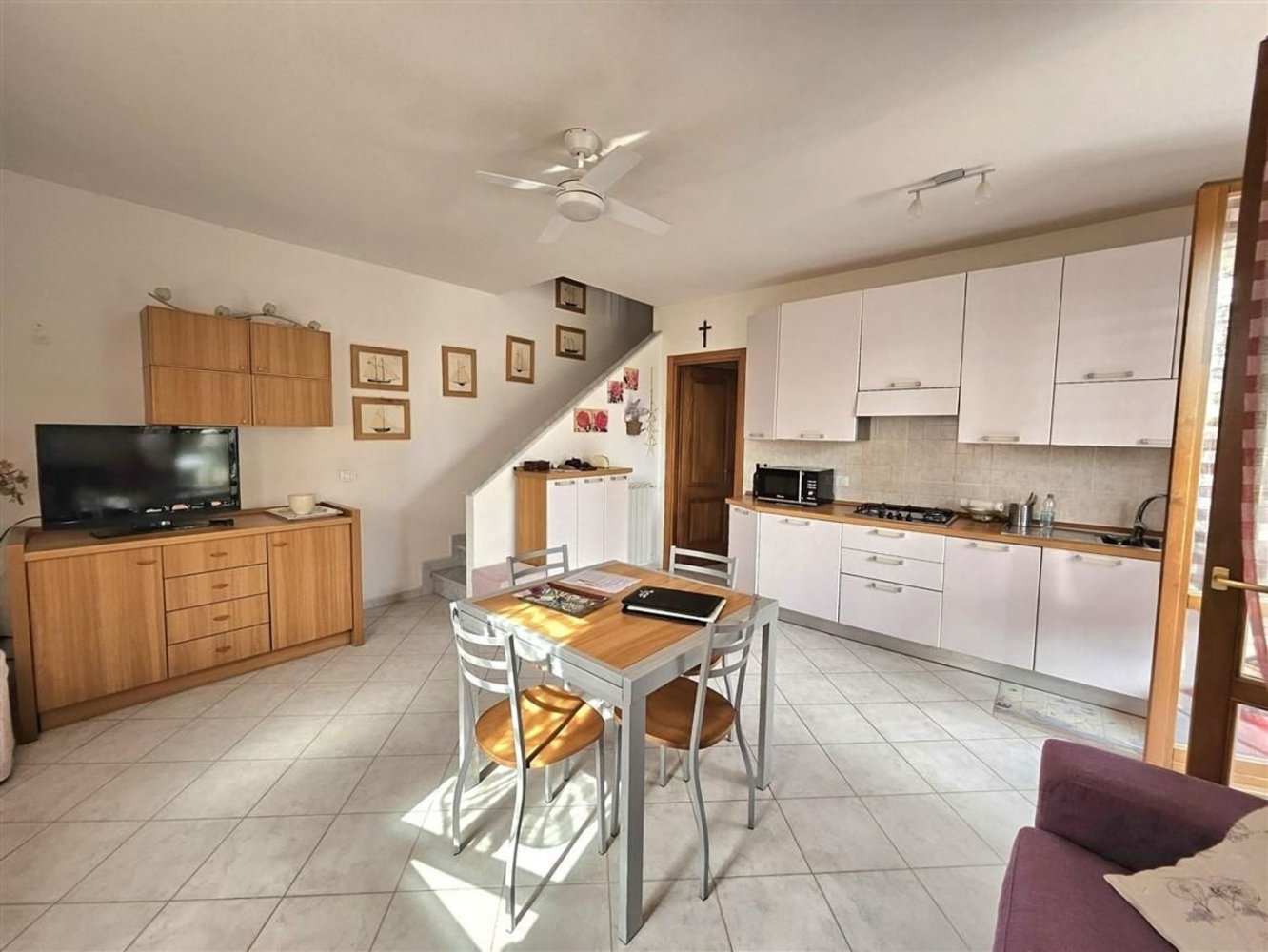 Дом с 5 спальнями в Масса, Италия № 357053