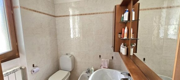 Дом с 5 спальнями в Масса, Италия № 357053 48