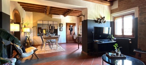 Квартира с 3 спальнями в Кьянни, Италия № 356604 2