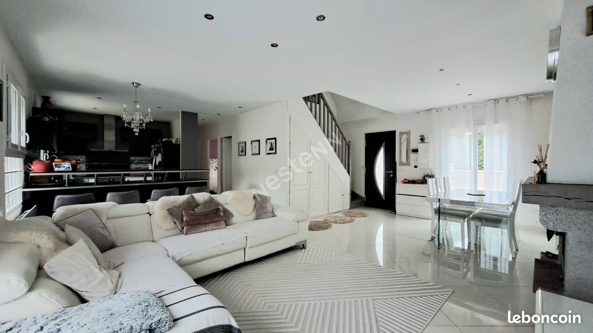 3 chambres Maison à Écouen, France No. 150278