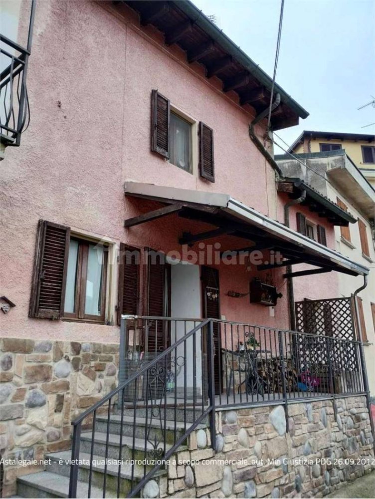 2 bedrooms House in Borgo Priolo, Italy No. 266560