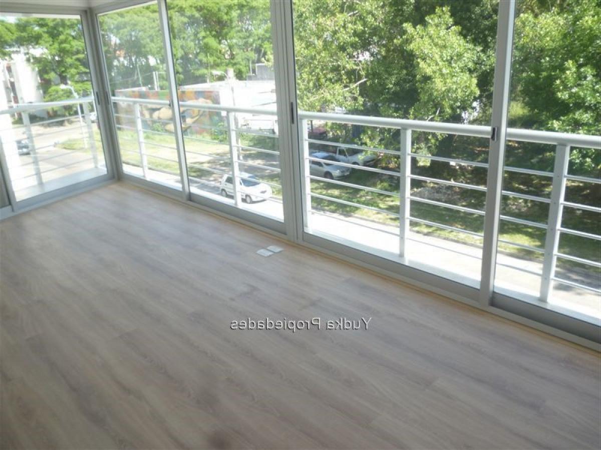 Apartamento de 2 dormitorios en Montevideo, Uruguay No. 6791