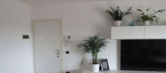 3 rooms Apartment in Milan, Italy No. 244528 3