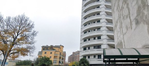 3 rooms Apartment in Milan, Italy No. 244528 2