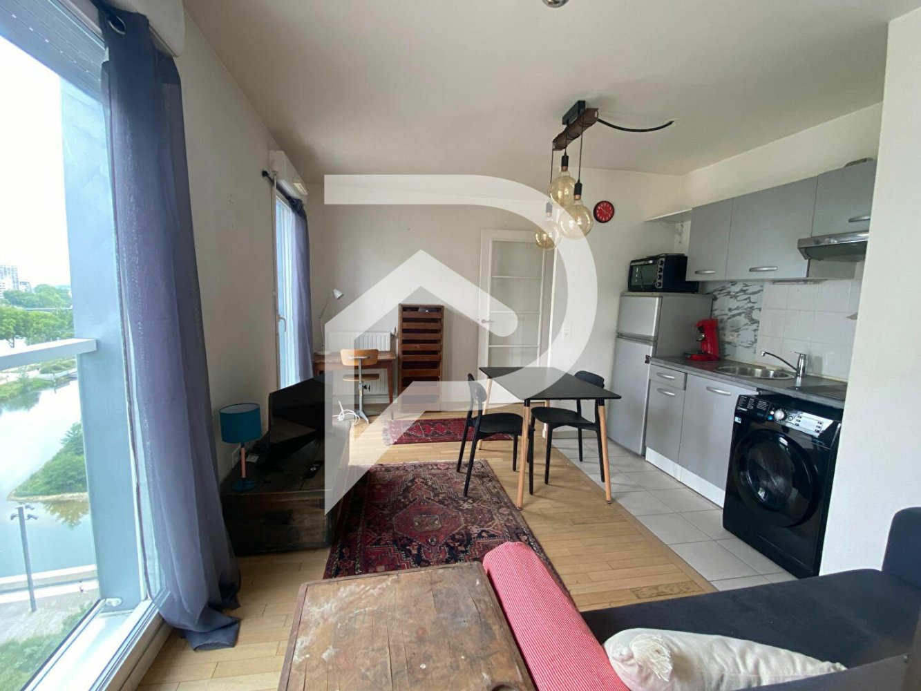 Studio in Seine-Saint-Denis, France, Nr. 298913