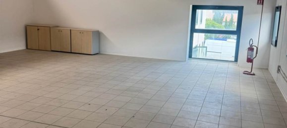 2-Zimmer Lagerhaus in Agliana, Italy, Nr. 350446 8