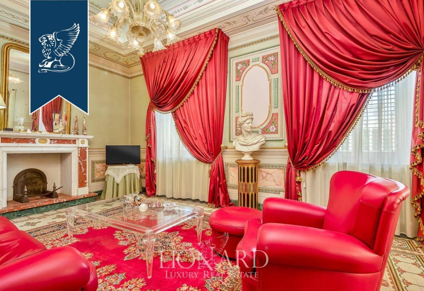 5 bedrooms Villa in Lucca, Italy No. 279822