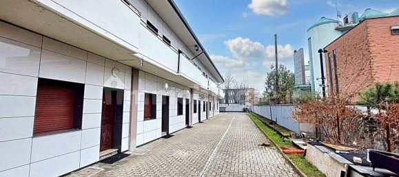 Gewerbliche Immobilie in Vigevano, Italy 914m², Nr. 311156 9