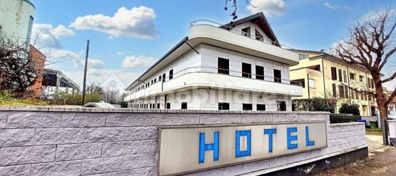 Gewerbliche Immobilie in Vigevano, Italy 914m², Nr. 311156 6