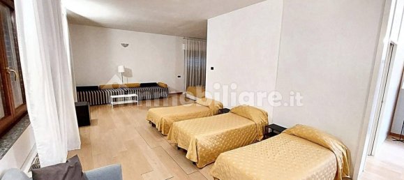 Gewerbliche Immobilie in Vigevano, Italy 914m², Nr. 311156 15