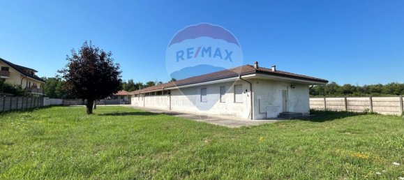 300m² Commercial property in Castano Primo, Italy No. 286109 3