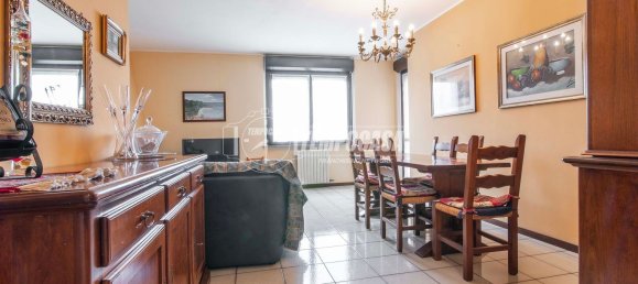 4 Schlafzimmer Wohnung in Saronno, Italy, Nr. 363467 6