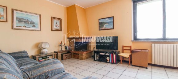 4 Schlafzimmer Wohnung in Saronno, Italy, Nr. 363467 8