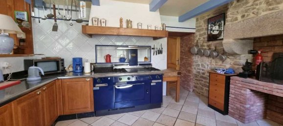 5 bedrooms House in Finistere, France No. 205992 2