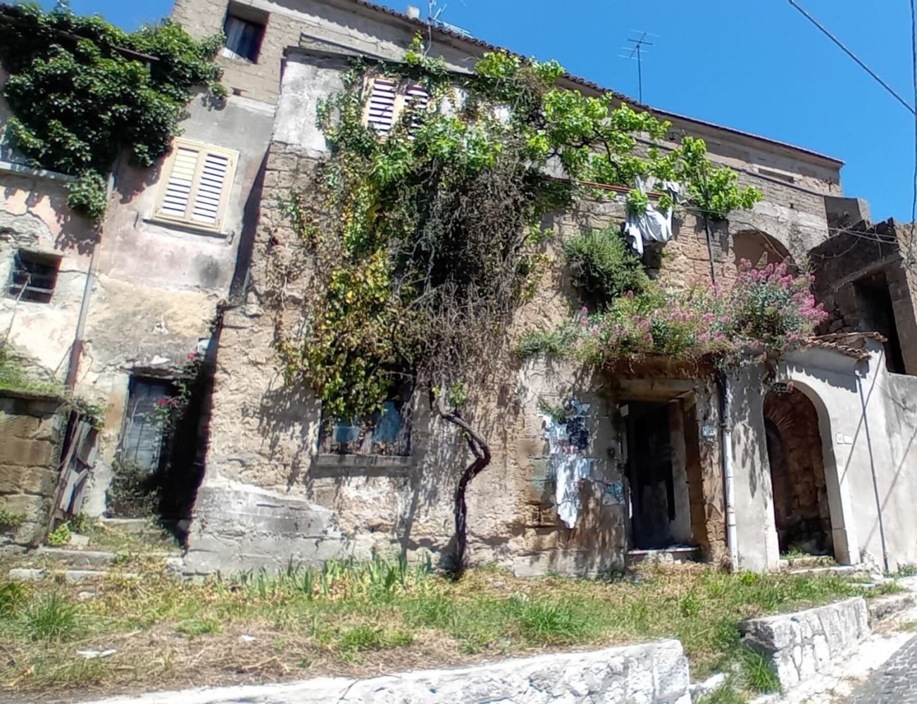 4 rooms House in Airola, Italy No. 262967