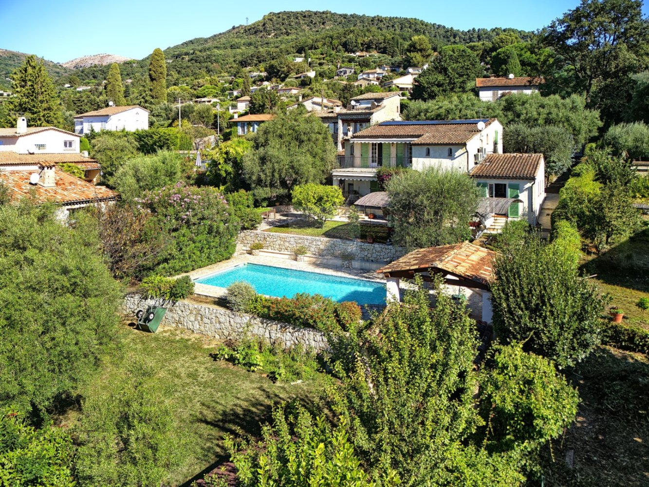 Villa de 4 dormitorios en Vence, France No. 348686