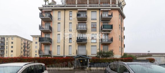 3 rooms Apartment in Seriate, Italy No. 13757 15