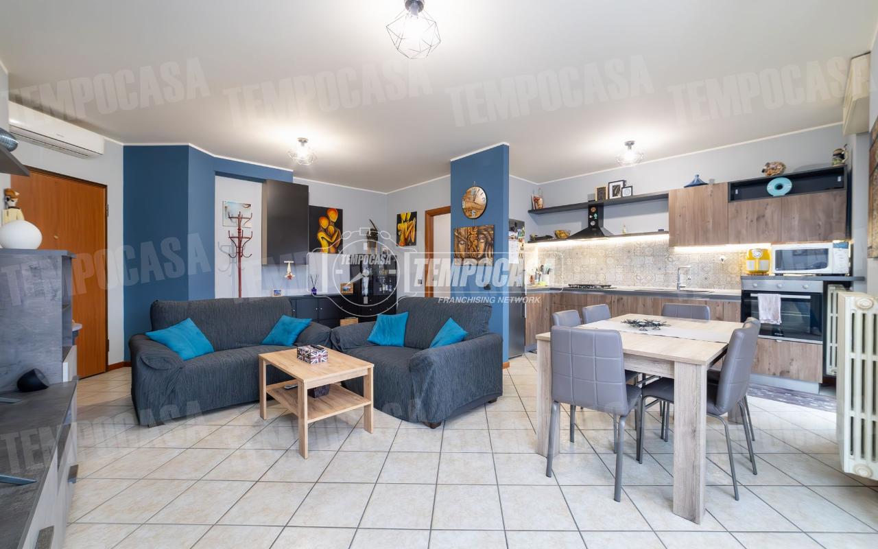 3 rooms Apartment in Seriate, Italy No. 13757