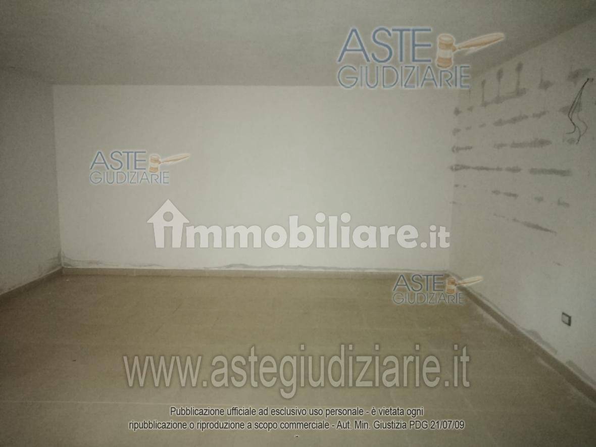 1-salle Garage à Loiri Porto San Paolo, Italy No. 371264