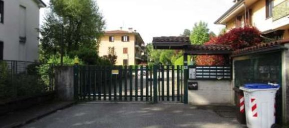 Apartamento de 3 habitaciónes en Carate Brianza, Italy No. 6181 5