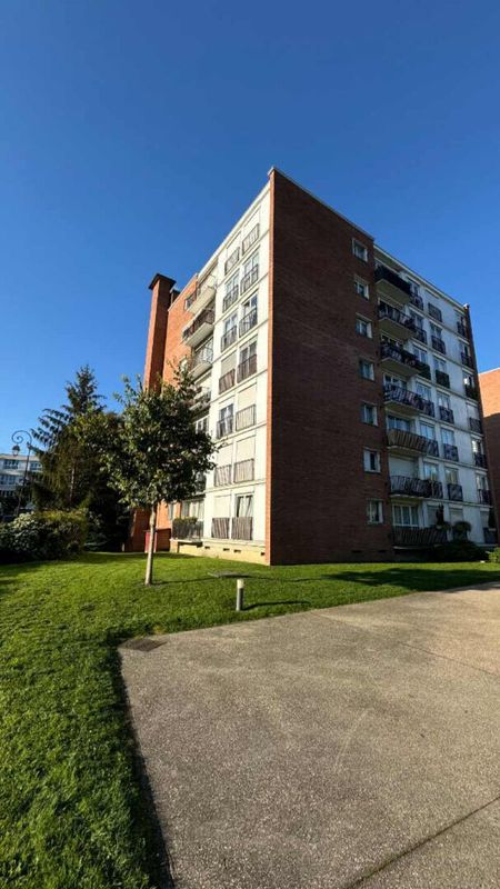 2 bedrooms Apartment in Enghien-les-Bains, France No. 164433