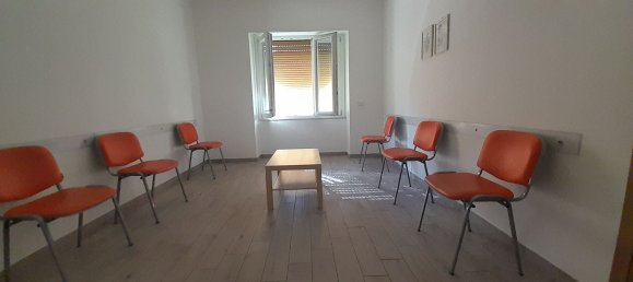 3 rooms Apartment in Eboli, Italy No. 130687 4