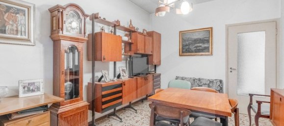 2-salle Appartement à Milan, Italy No. 241331 7
