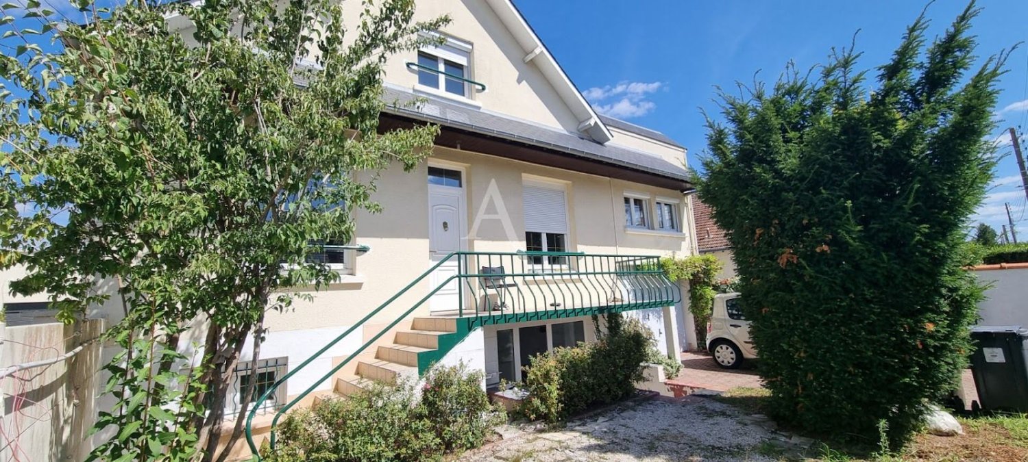 4 bedrooms House in Saint-Gervais-la-Foret, France No. 255003