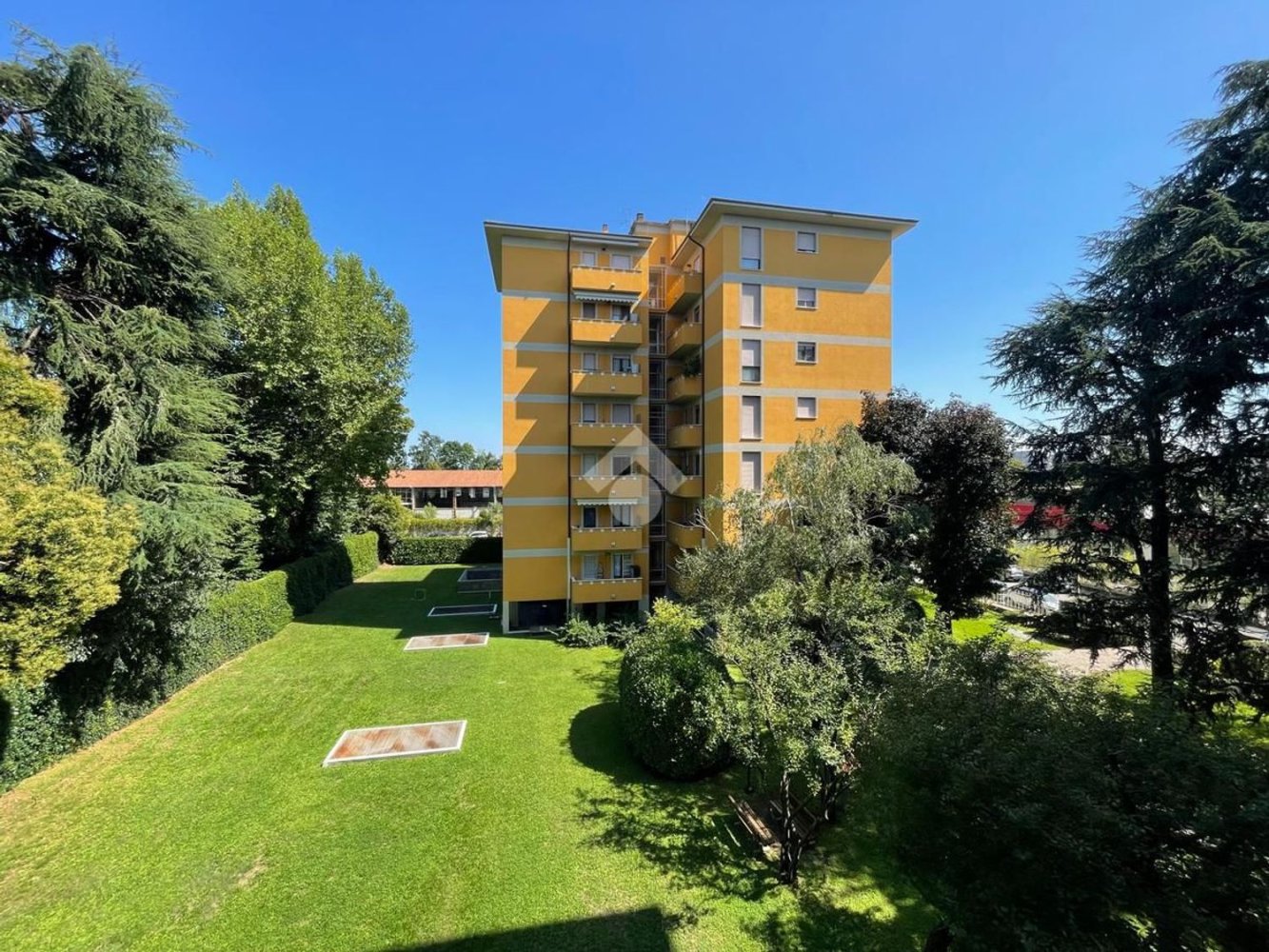 Apartamento de 3 habitaciónes en Monza, Italy No. 271916