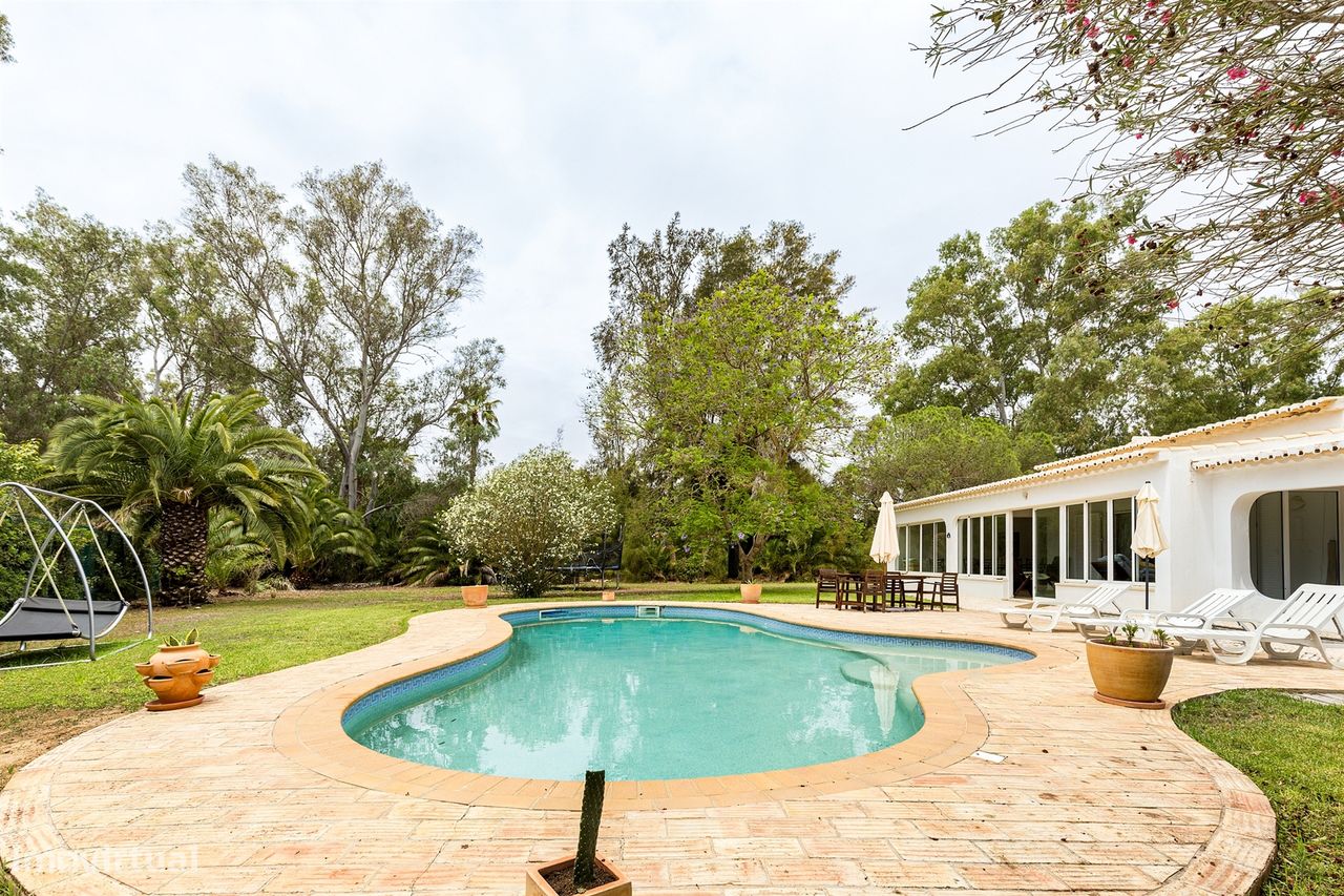 Casa de 5 dormitorios en Alvor, Portugal No. 21474