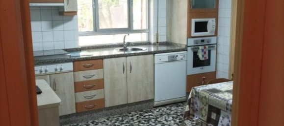 4 bedrooms House in Leon, Spain No. 153966 2