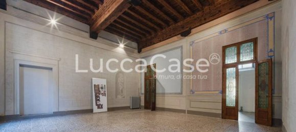 5 rooms Apartment in Lucca, Italy No. 269194 2