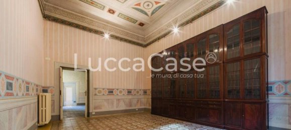 5 rooms Apartment in Lucca, Italy No. 269194 3