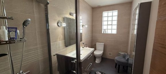 Casa de 2 dormitorios en Sevran, France No. 315584 8