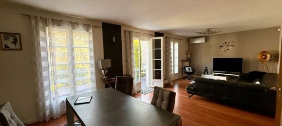 Casa de 2 dormitorios en Sevran, France No. 315584 2