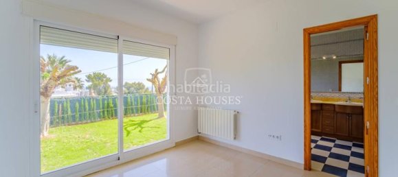 Villa de 4 dormitorios en Alicante, Spain No. 32720 37