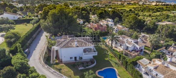 Villa de 4 dormitorios en Alicante, Spain No. 32720 2