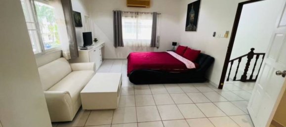 4 bedrooms House in Pattaya, Thailand No. 24386 3