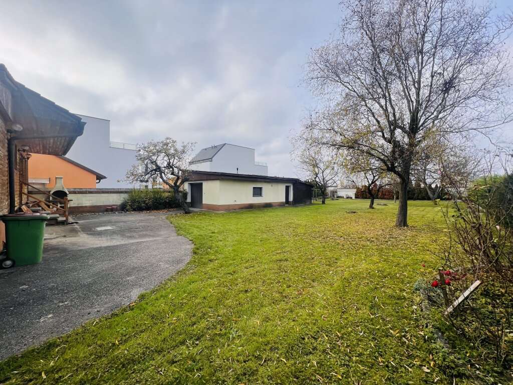  Land in Vienna, Austria No. 25216