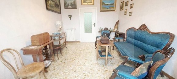 5-salle Appartement à Naples, Italy No. 26514 5