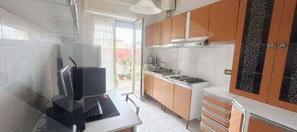5-salle Appartement à Naples, Italy No. 26514 3
