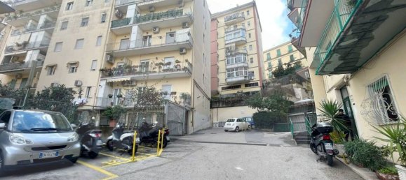 5-salle Appartement à Naples, Italy No. 26514 17