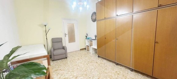 5-salle Appartement à Naples, Italy No. 26514 12