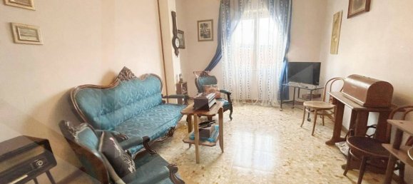 5-salle Appartement à Naples, Italy No. 26514 6