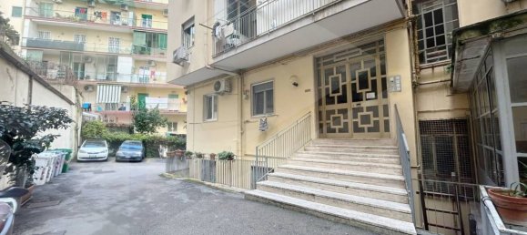 5-salle Appartement à Naples, Italy No. 26514 18